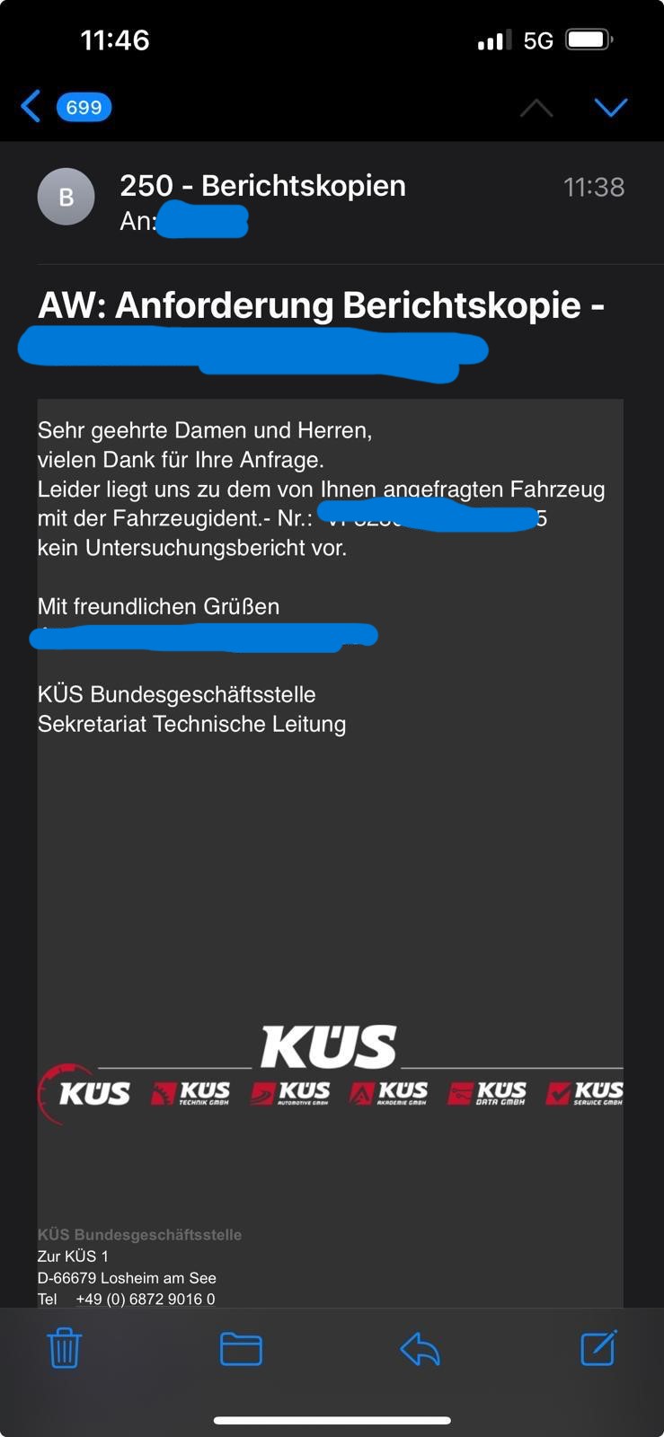 Fahrzeugschein mit manipuliertem TÜV-Stempel