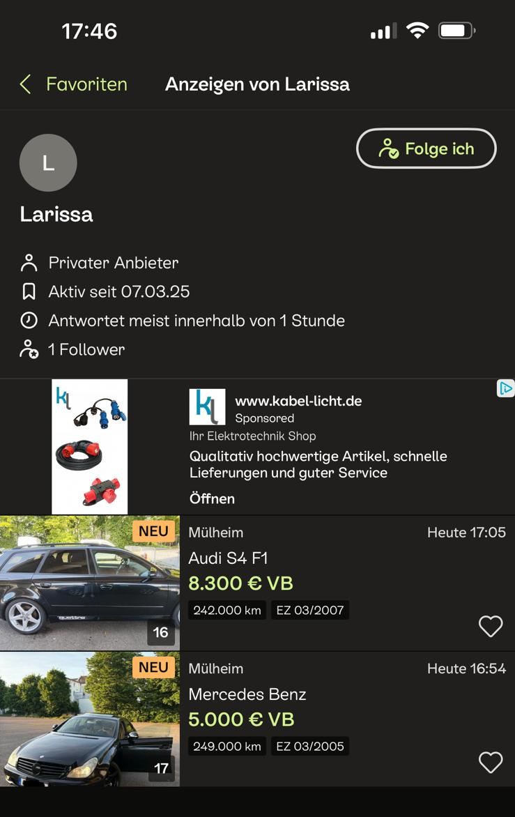 Profilansicht der Verkäuferin mit mehreren Fahrzeuganzeigen